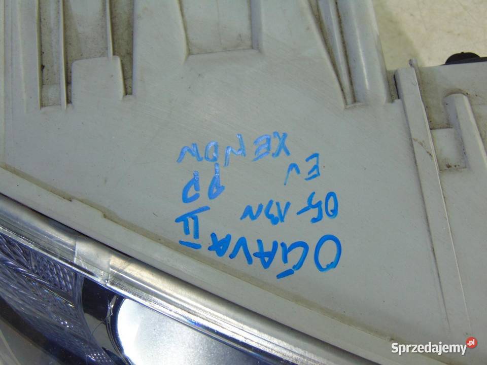 LAMPA PRAWA PRZÓD XENON EUROPA OCTAVIA II
