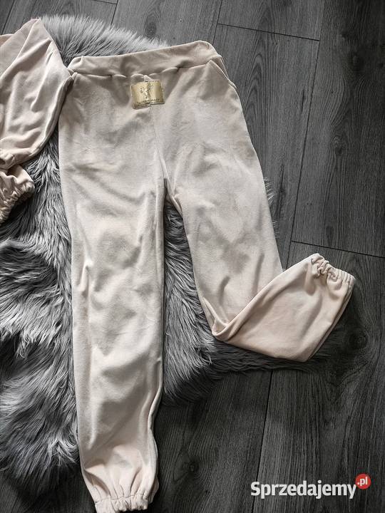 Komplet welurowy dres beżowy złote łańcuszki Kłodzko