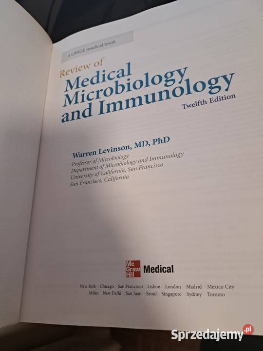 książkę z recenzją Medical Microbiology and