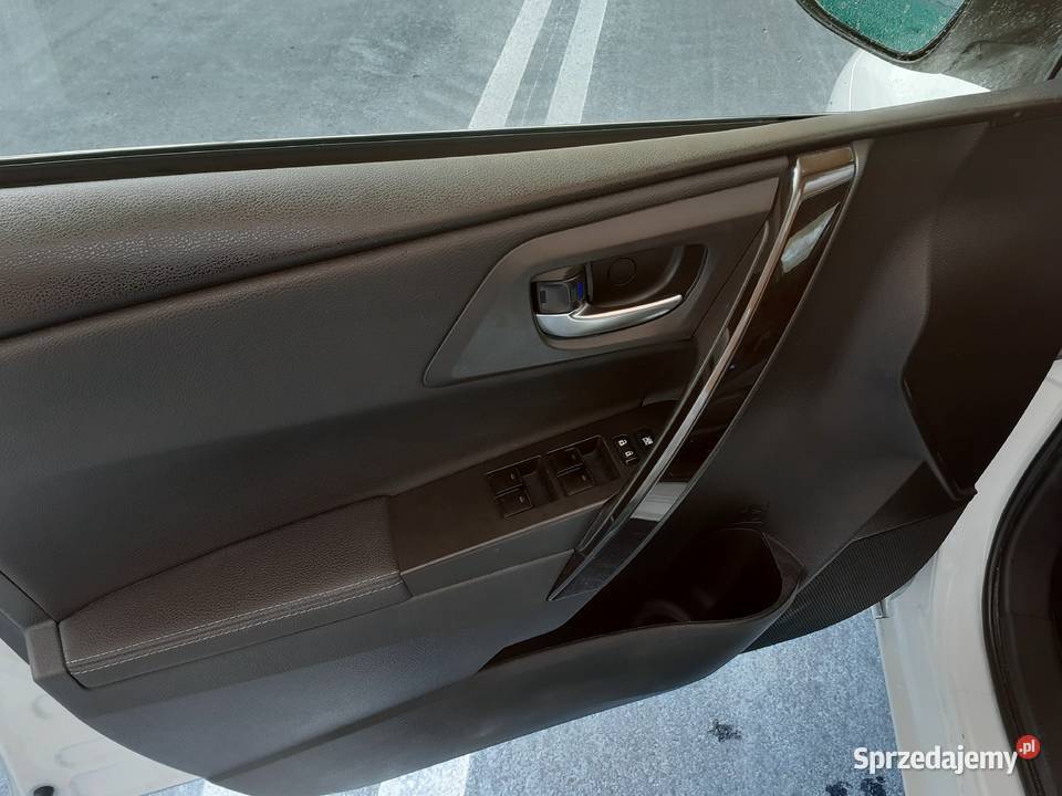 Toyota Auris 2015 kombi 2015 hybryda lpg Radzymin