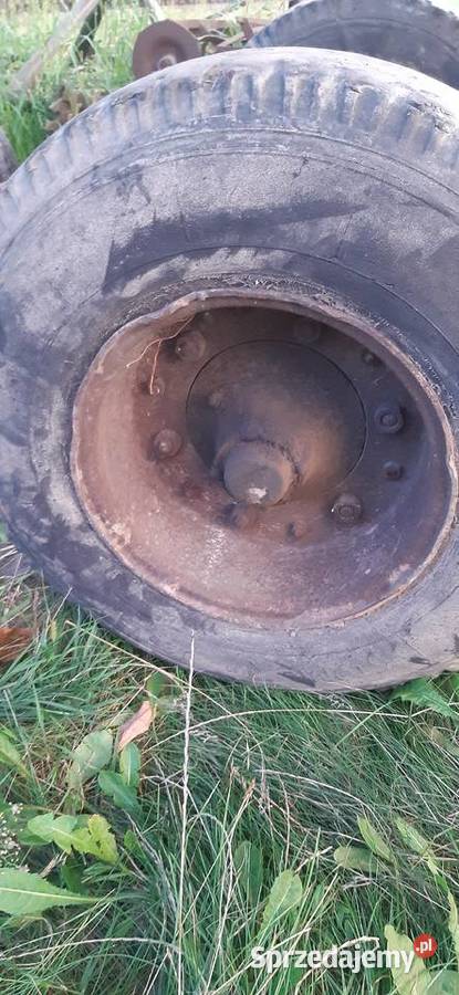 Oś rolnicza z kołami Zagrody Łukówieckie