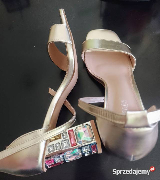 Buty na słupku Czółenka Tomaszów Mazowiecki