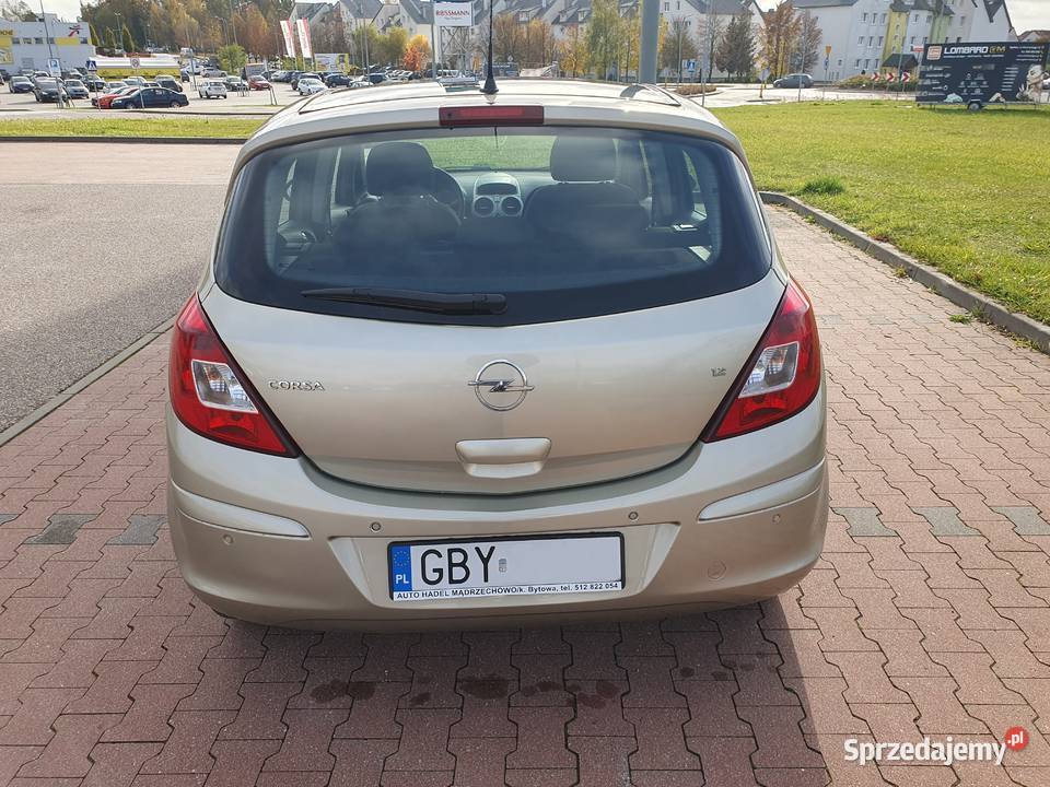 Sprzedam Opla Corsę D z silnikiem benzynowym 12