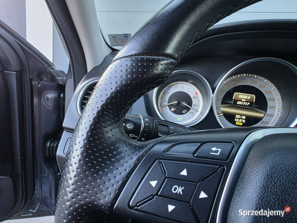 Mercedes C 200 bezwypadkowy zarejestrowany w manualna