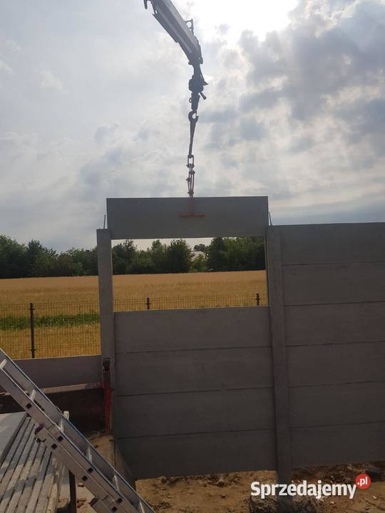 Garaż z płyt ogrodzeniowych SIERADZ