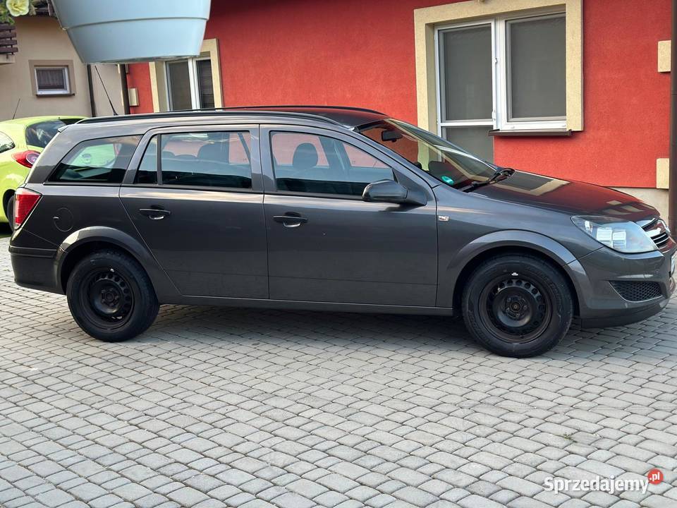 Opel Astra H Kombi 200910 LIFT 16 Benzyna 115 Rok produkcji 2009
