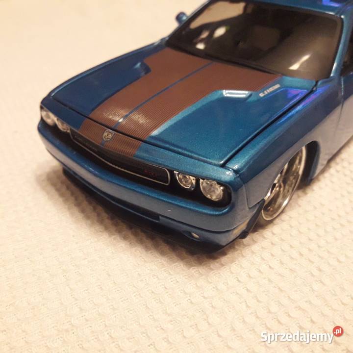 Dodge Challenger SRT Hemi Maisto model 124