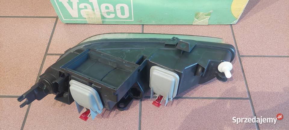 Lampa prawa Peugeot 406 coupe nowa Kalety