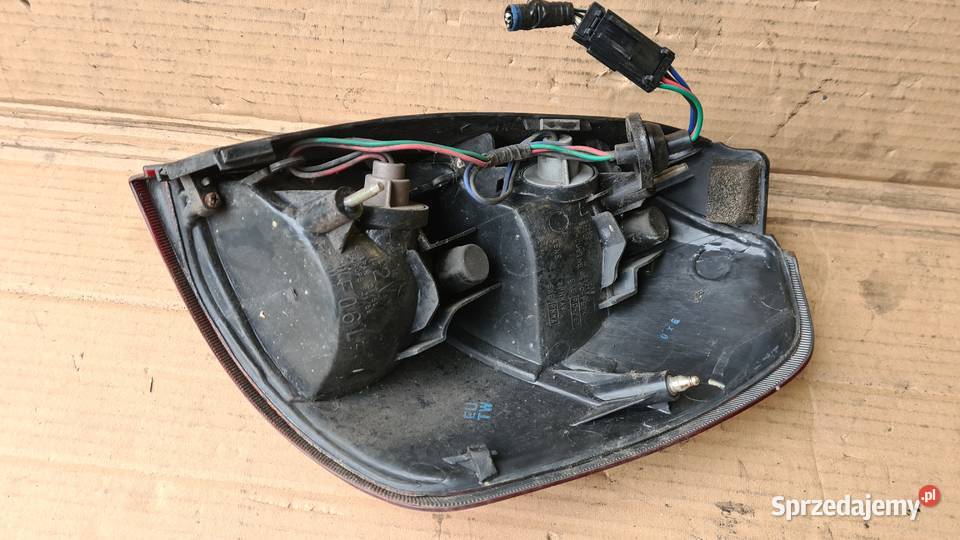 Subaru Legacy 3 BH5 lampa lampy tylne tył kombi