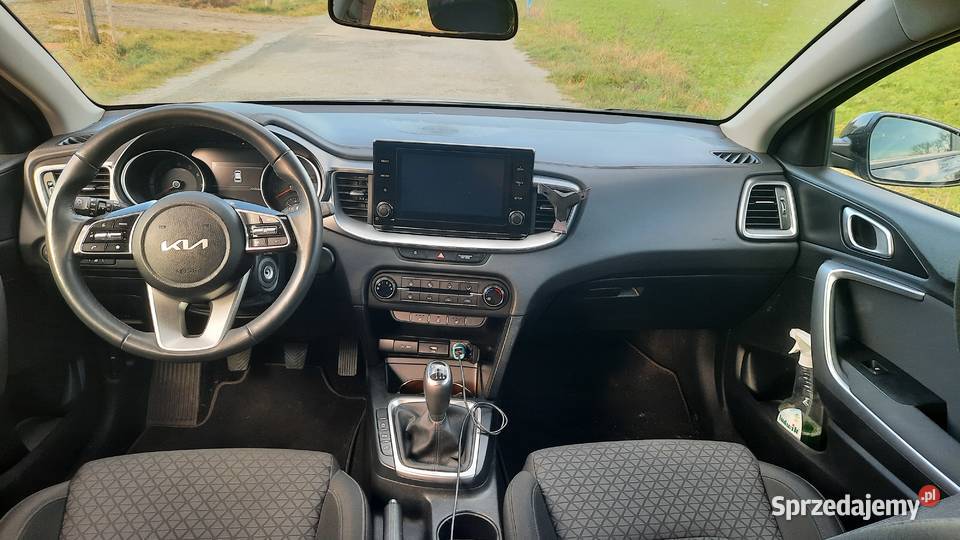 Kia Ceed 2022r LIFT 10 100 22 bogata wyposażenia autoalarm sprzedam