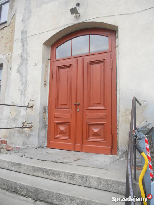 Renowacja drzwibram wejściowych schodów Proboszczów