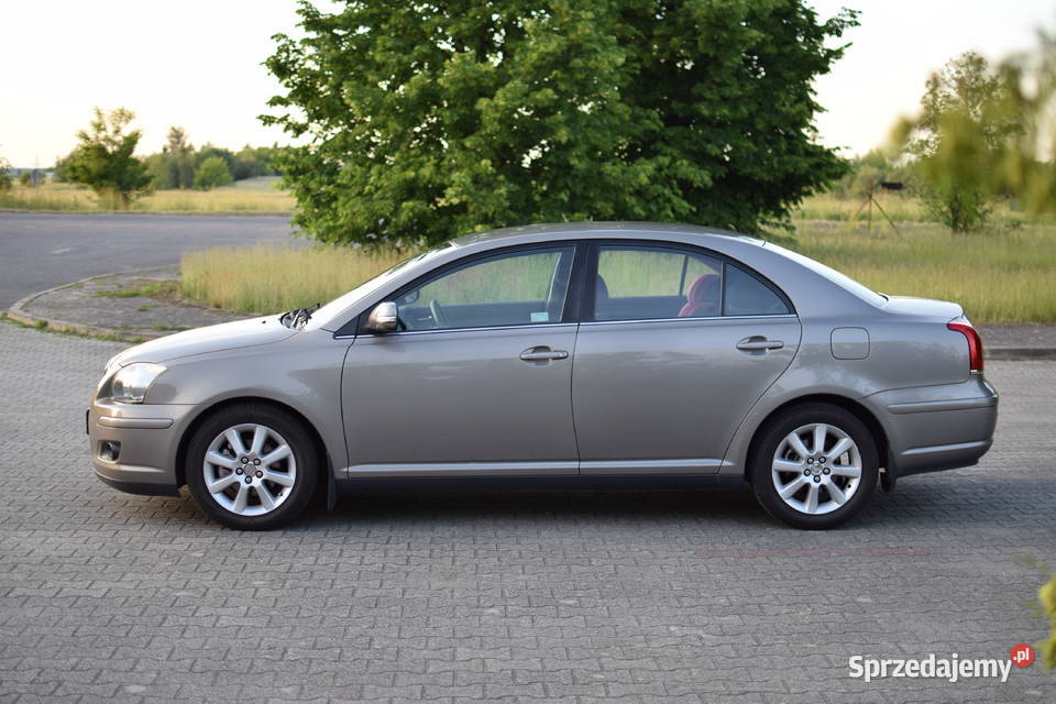 Toyota Avensis Sedan Lift 16 16v salon polska Ostrów Wielkopolski