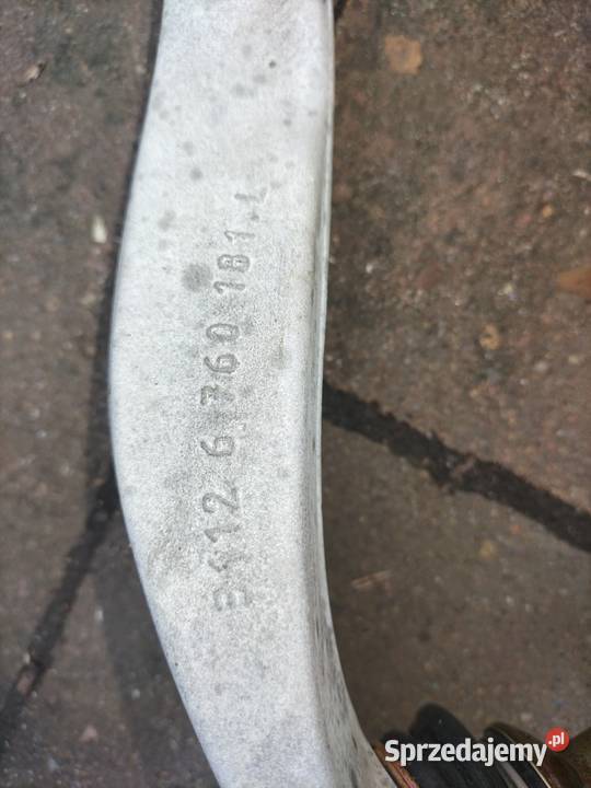 Wahacz poprzeczny z przodu lewej stronie BMW E60 Poręba