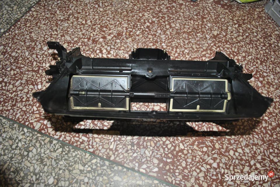 Obudowa rozdzielcza dolna modułu nagrzewnicy BMW Przewody klimatyzacji śląskie Poręba