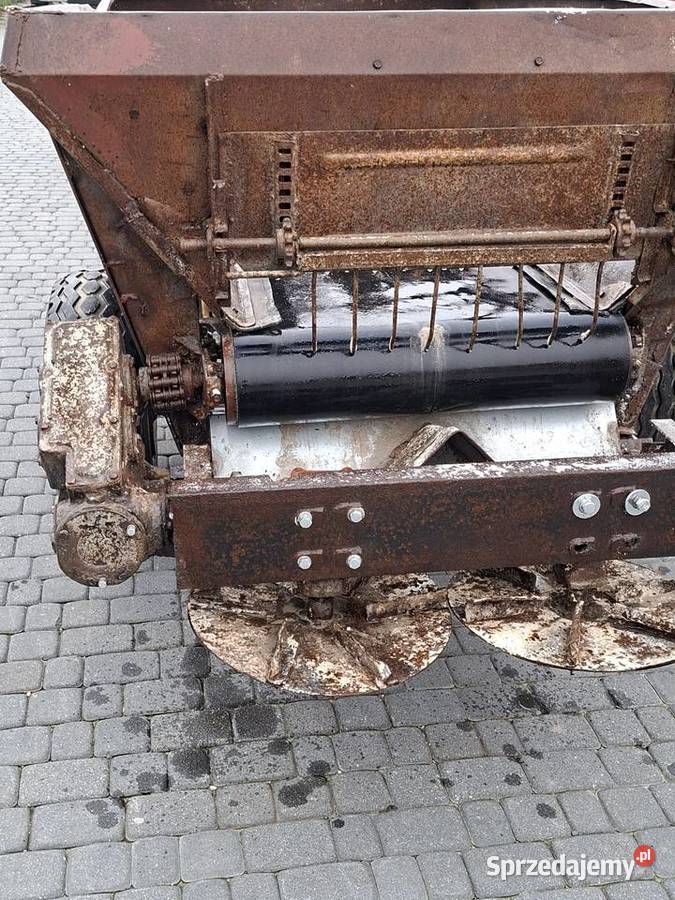 Rozsiewacz wapna Rcw3 sprawny tanio transport Parczew