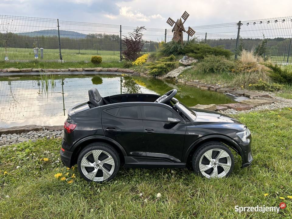 Auto na akumulator Audi etron 4x4 180 Watt Skóra Pojazdy elektryczne i spalinowe Łopuszno sprzedam
