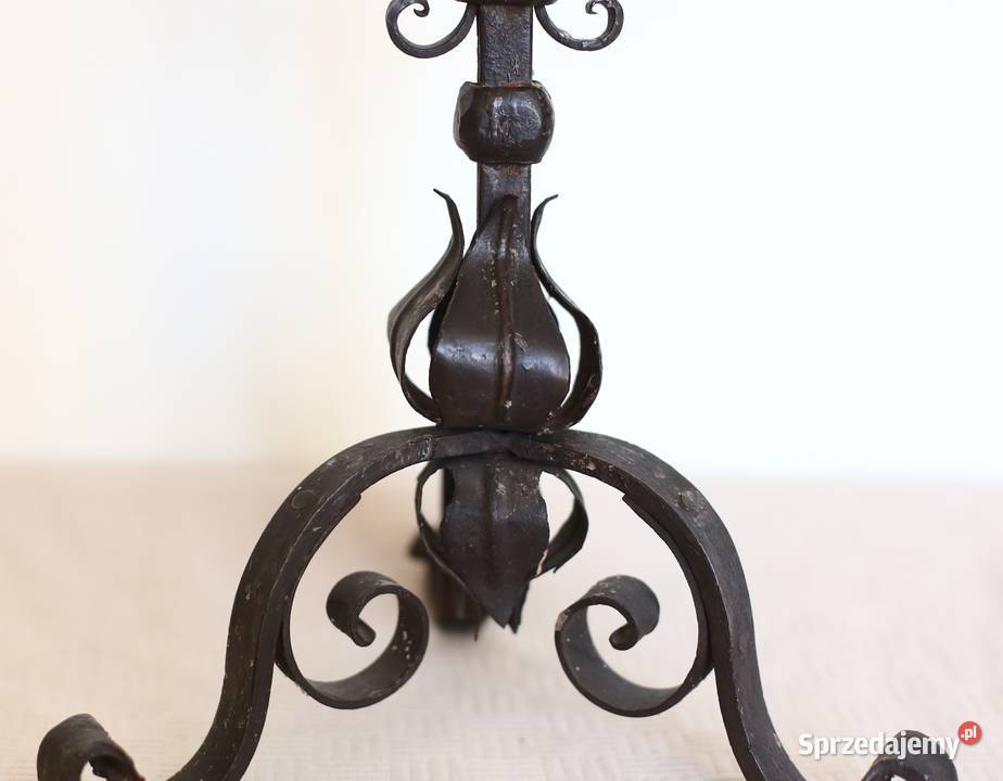 Stary świecznik kuty metalowy żeliwny zdobiony Gdańsk