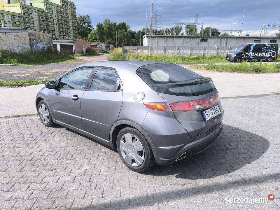 Honda civic 8 ufo mały przebieg polski salon aluminiowe felgi