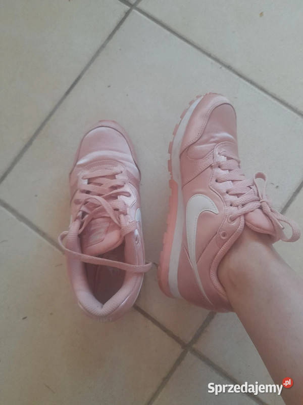 Satynowe Różowe Buty Sportowe NIKE rozmiar 36 Niemodlin