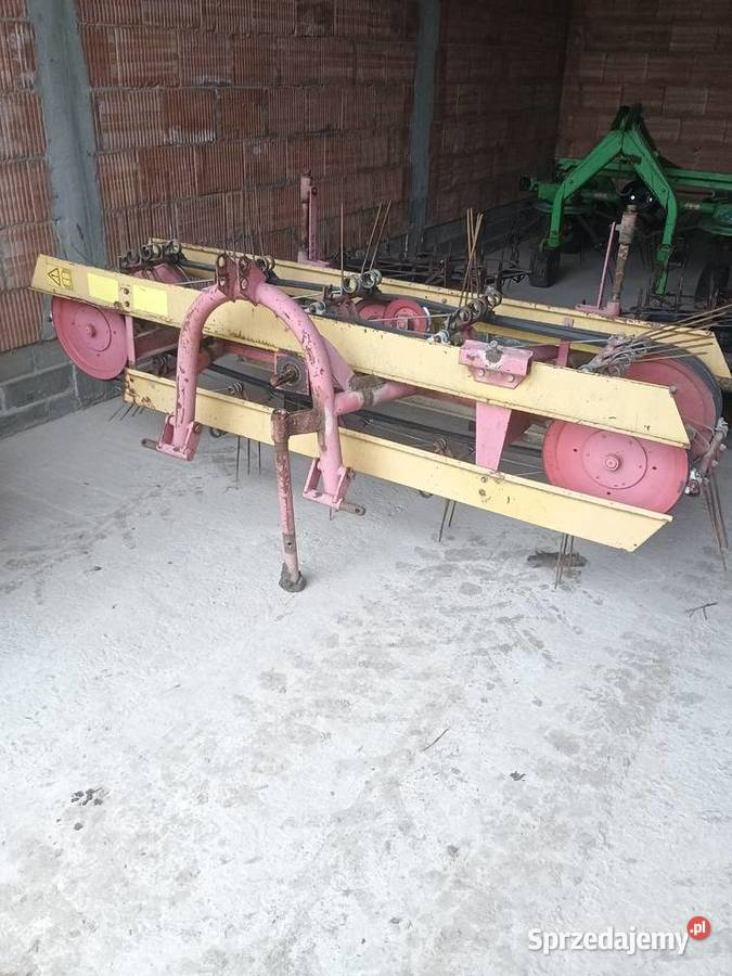 Przewracarka zgrabiarka taśmowa Zgrabiarki i przetrząsacze Zgrabiarki i przetrząsacze Błażek