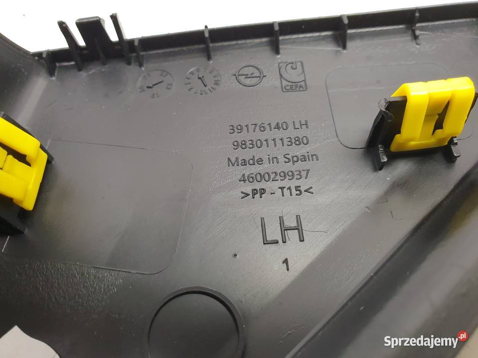 Opel Corsa F TRÓJKĄT LEWA ZAŚLEPKA WEWNĘTRZNA Osłony i zaślepki Janów