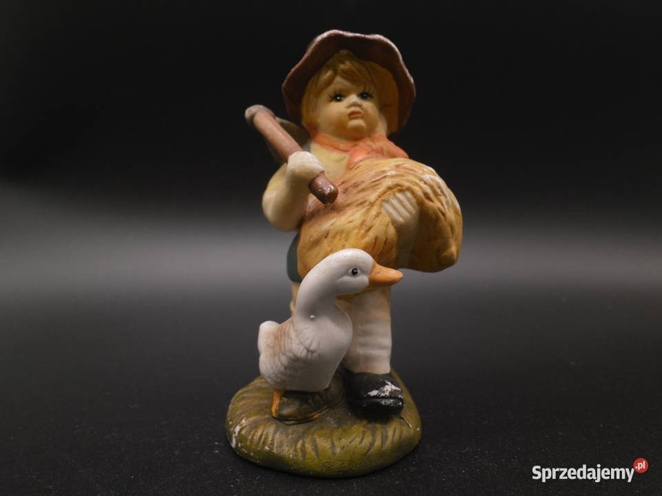 Ceramiczna figurka przedstawiająca chłopca wielkopolskie Raszków