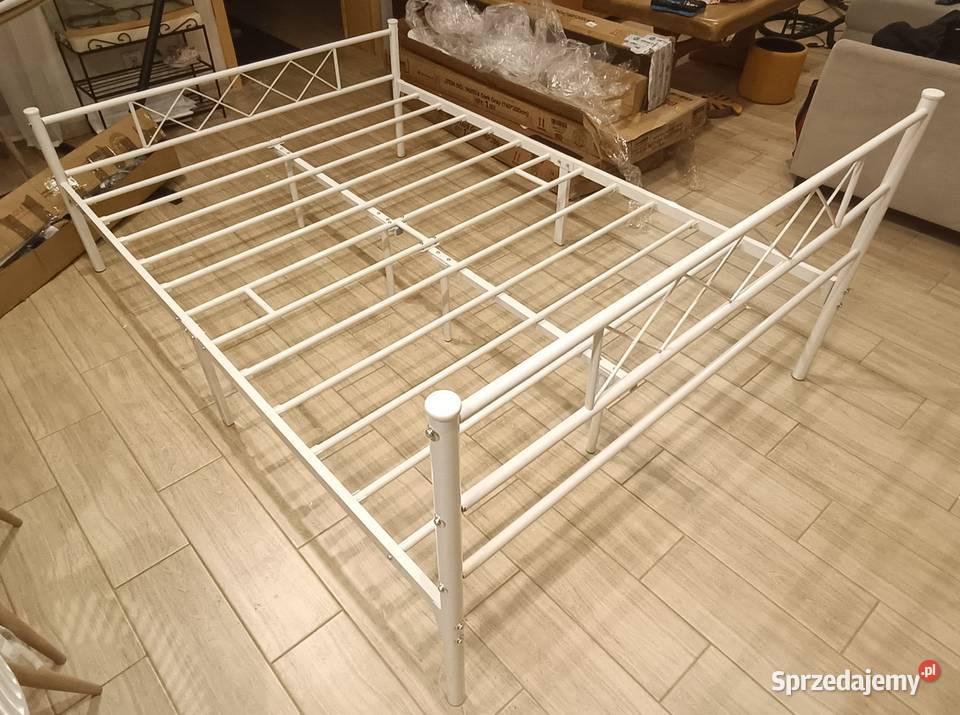 Metalowa rama łóżka Klucze