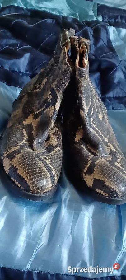 buty skórzane z zewnątrz a podeszwa na zewnątrz