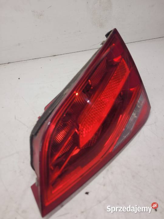 LAMPA PRAWY TYŁ W KLAPE AUDI A4 B8 SEDA