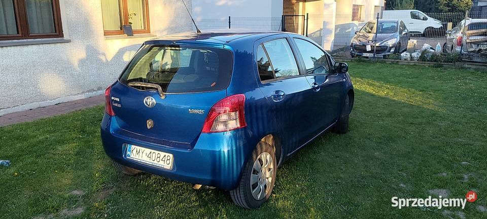 Toyota Yaris 2006 13 87 benzyna niezawodny normy ESP Kraków sprzedam