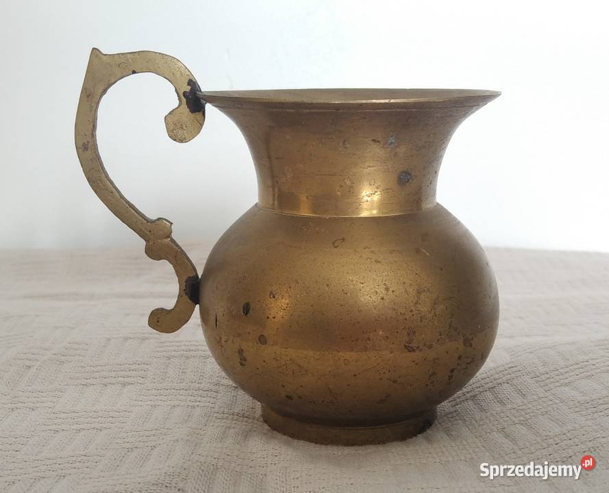Stary złoty mosiężny dzbanuszek z ozdobnym Gdańsk