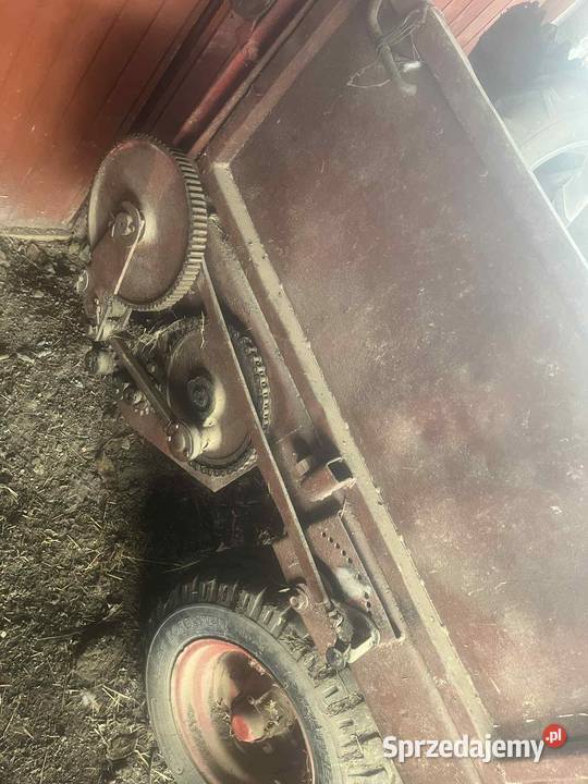 Rozrzutnik obornik nieuszkodzony Pozostałe małopolskie Stary Sącz