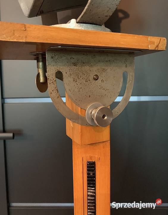 Lampa loft Vintage teatralno filmowa PRL zabytek wielkopolskie Poznań