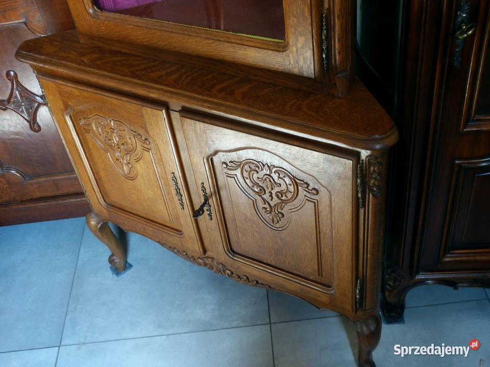 Piękna narożna witryna ludwikowska sklep Dąbrowa