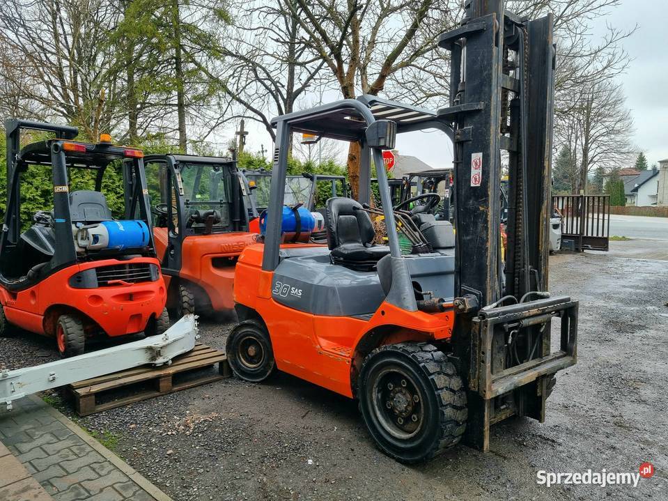 Wózek widłowy Toyota 7FGF30 2002 Triplex 6m Suchedniów