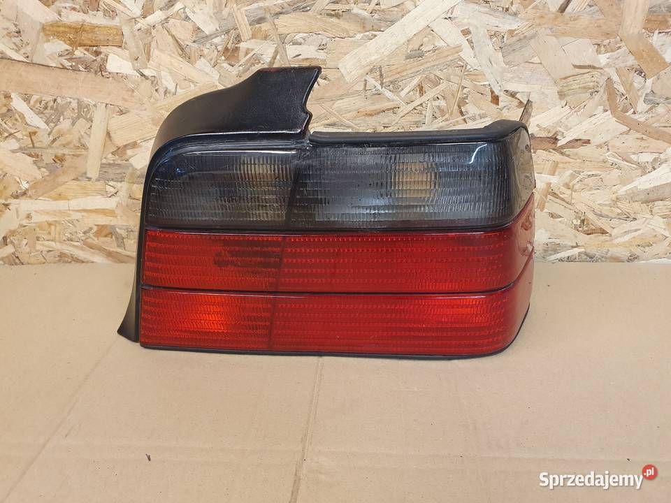 BMW 3 E36 LAMPA PRAWA TYLNA PRAWY TYŁ TAIWAN
