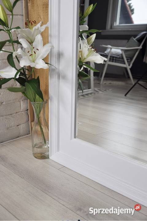 Duże lustro w białej klasycznej ramie art deco śląskie Brzuśnik