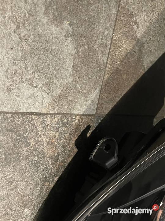 Lampa prawa żoneczka emblemat listwa yaris iii Janów