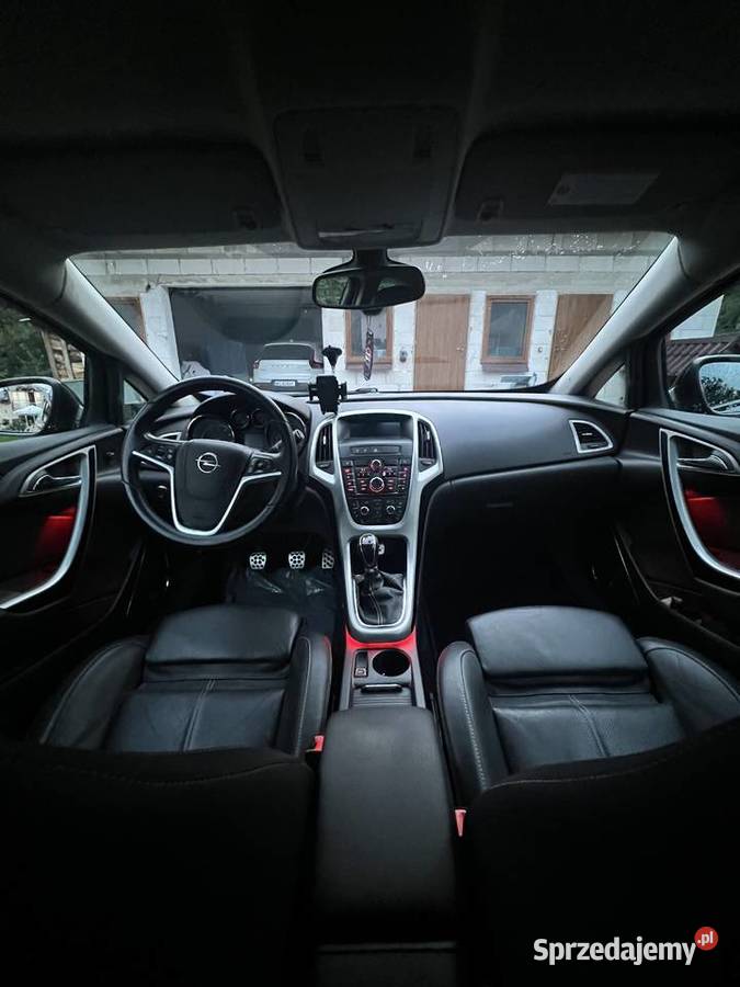 Opel Astra J GTC Sport 16 Turbo 180 BiXenon