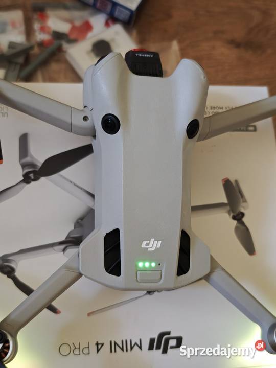 Dron DJI MINI 4 pro Fly More Combo