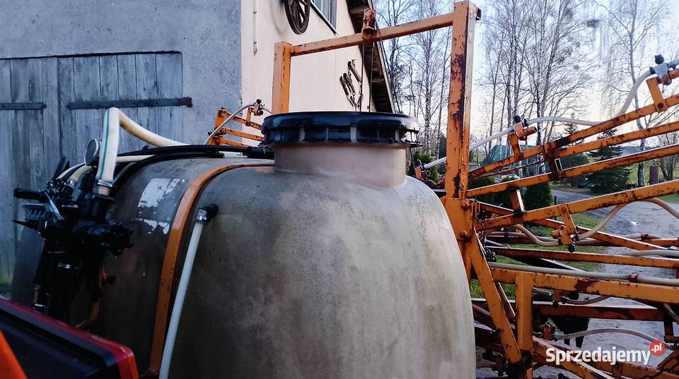 Opryskiwacz RAU 800l zawieszany Dywity