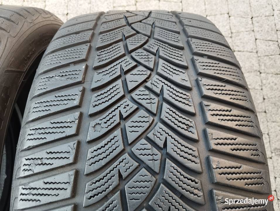 Opony Goodyear Ultra grip 23545R18 98V zima kpl 235