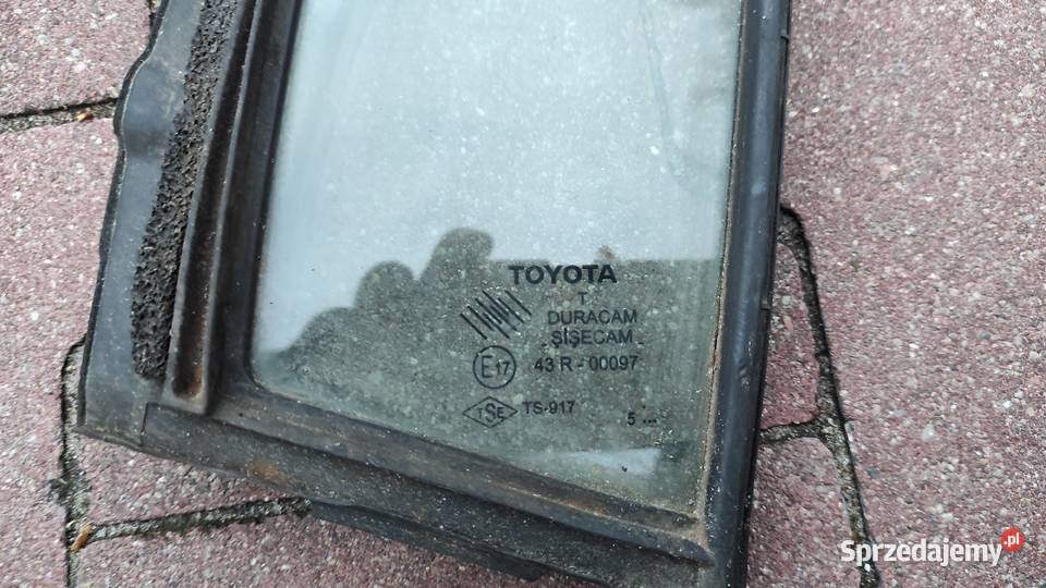 Toyota Yaris II szyba drzwi lewa Otwock