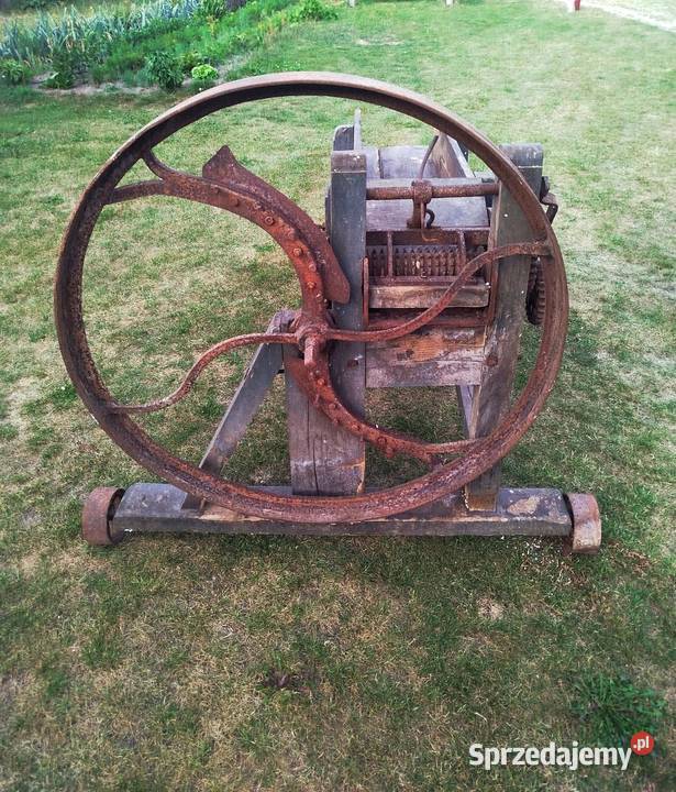 Zabytkowa sieczkarnia ręczna antyk Nieborów