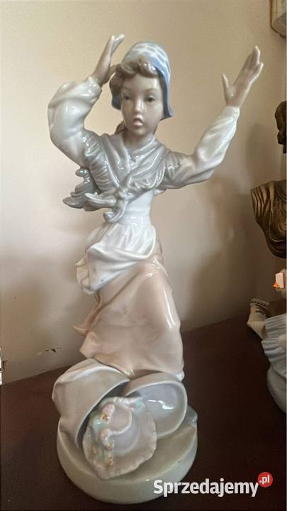 Figurka dziewczyny z kapeluszem Syg Zapfir Made Gdańsk