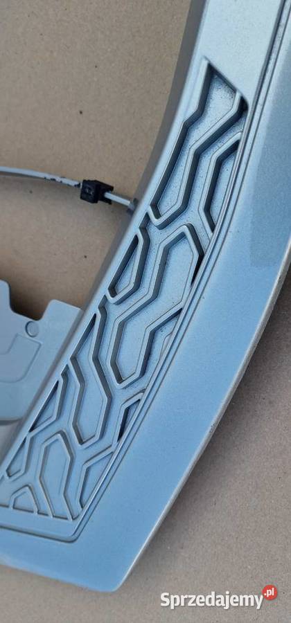 VOLVO FH5 ATRAPA DOLNA GRILL SREBRNA 23512117 Bieleń