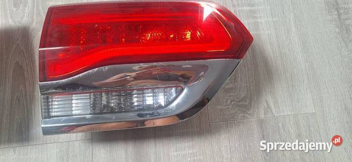 P68110046ACP6811047AC LAMPA TYLNA LEWA I PRAWA terenowe
