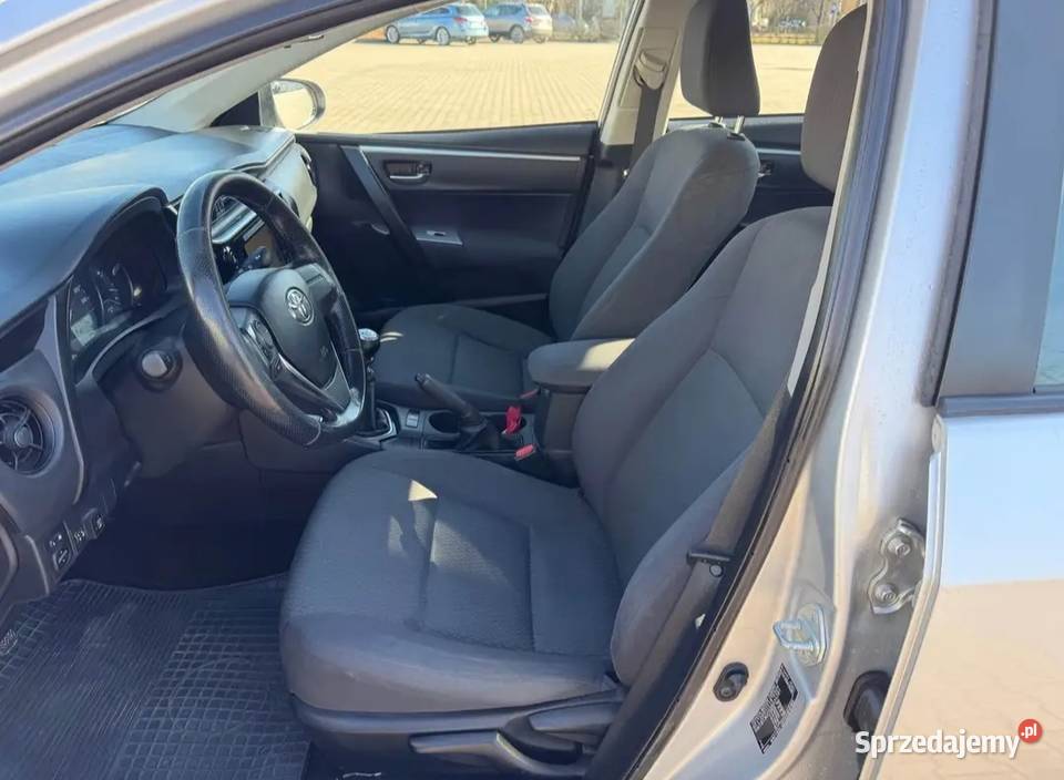 Toyota Corolla E16 Lift 2017 Salon zamiana