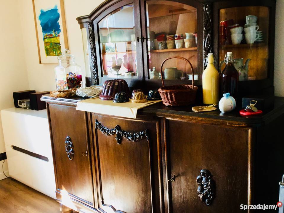 kredens dębowy z lat 30 pochodzący z Opola Stan Strzeleczki sprzedam