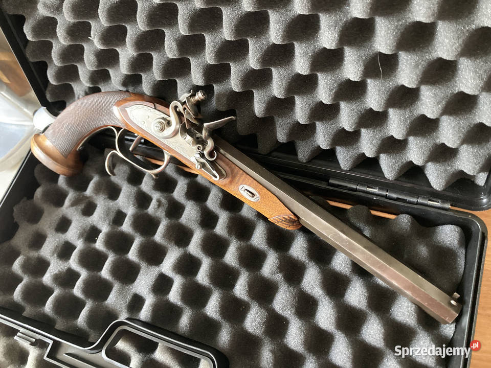 Pistolet skałkowy Le Page produkcji Pedersoli Wrocław